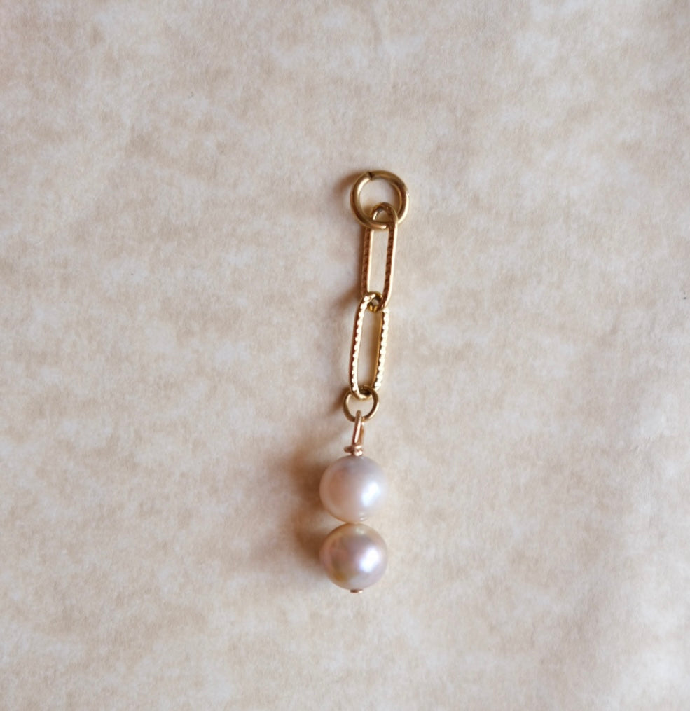 Double chain light caramel freshwater pearl charm C76