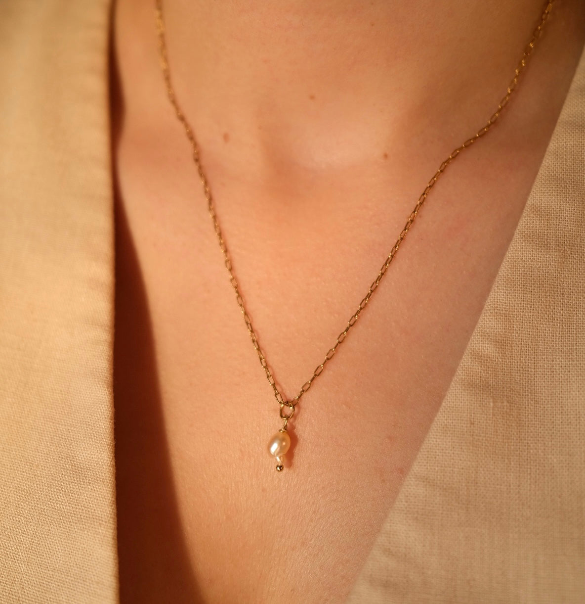 Beige pearl dainty necklace N48