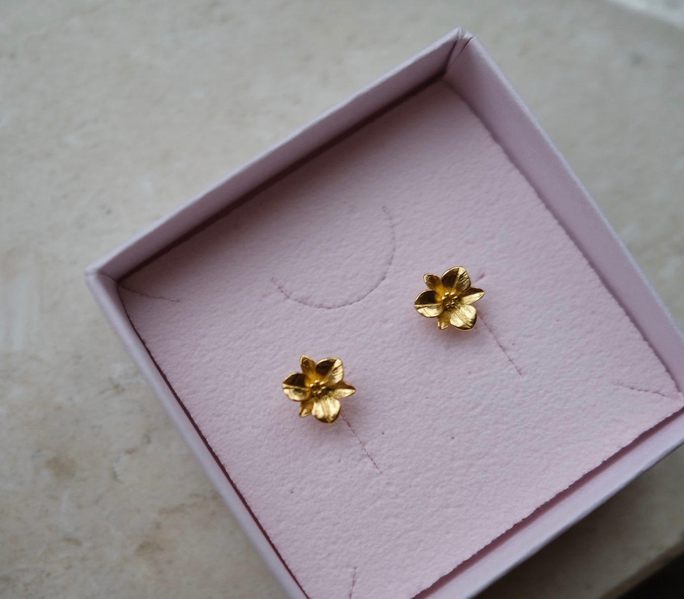 Wild rose studs E54