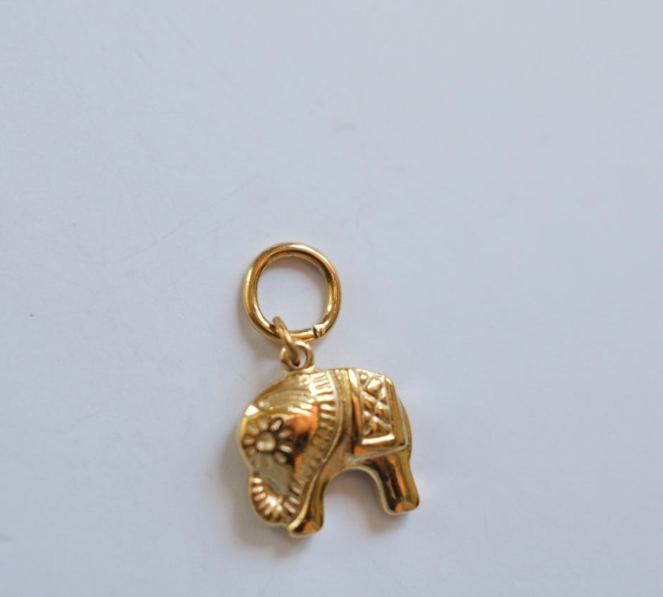 Large elephant charm C6