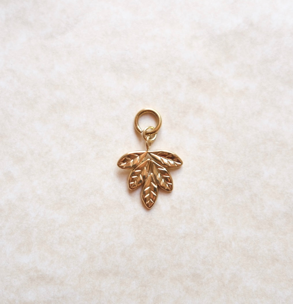 Big leaf charm C78