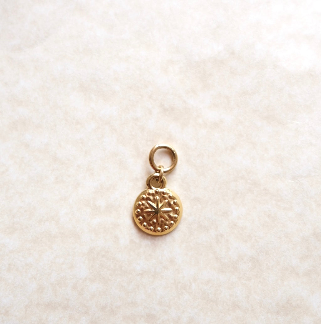 Circle star charm C79