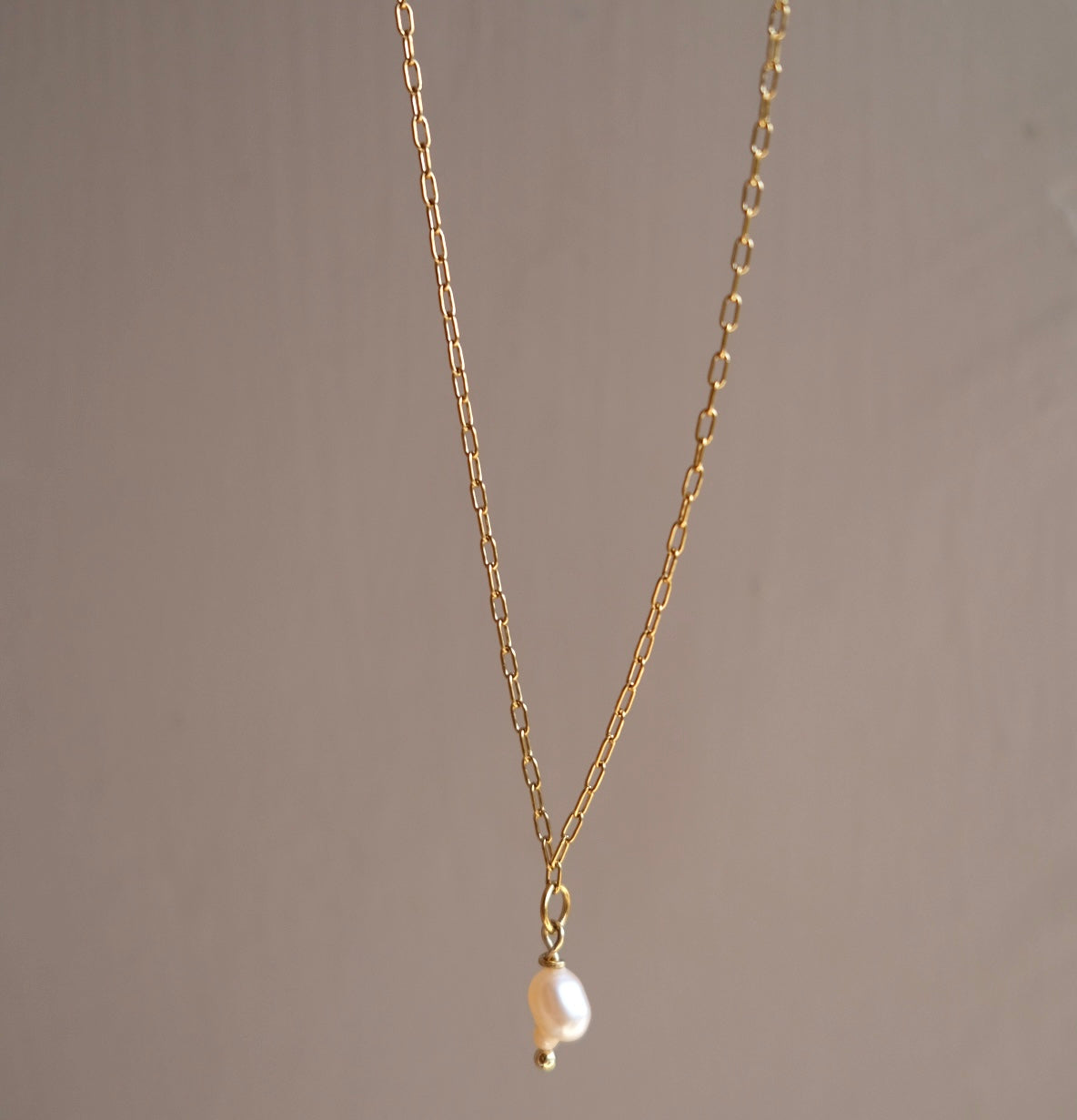 Beige pearl dainty necklace N48
