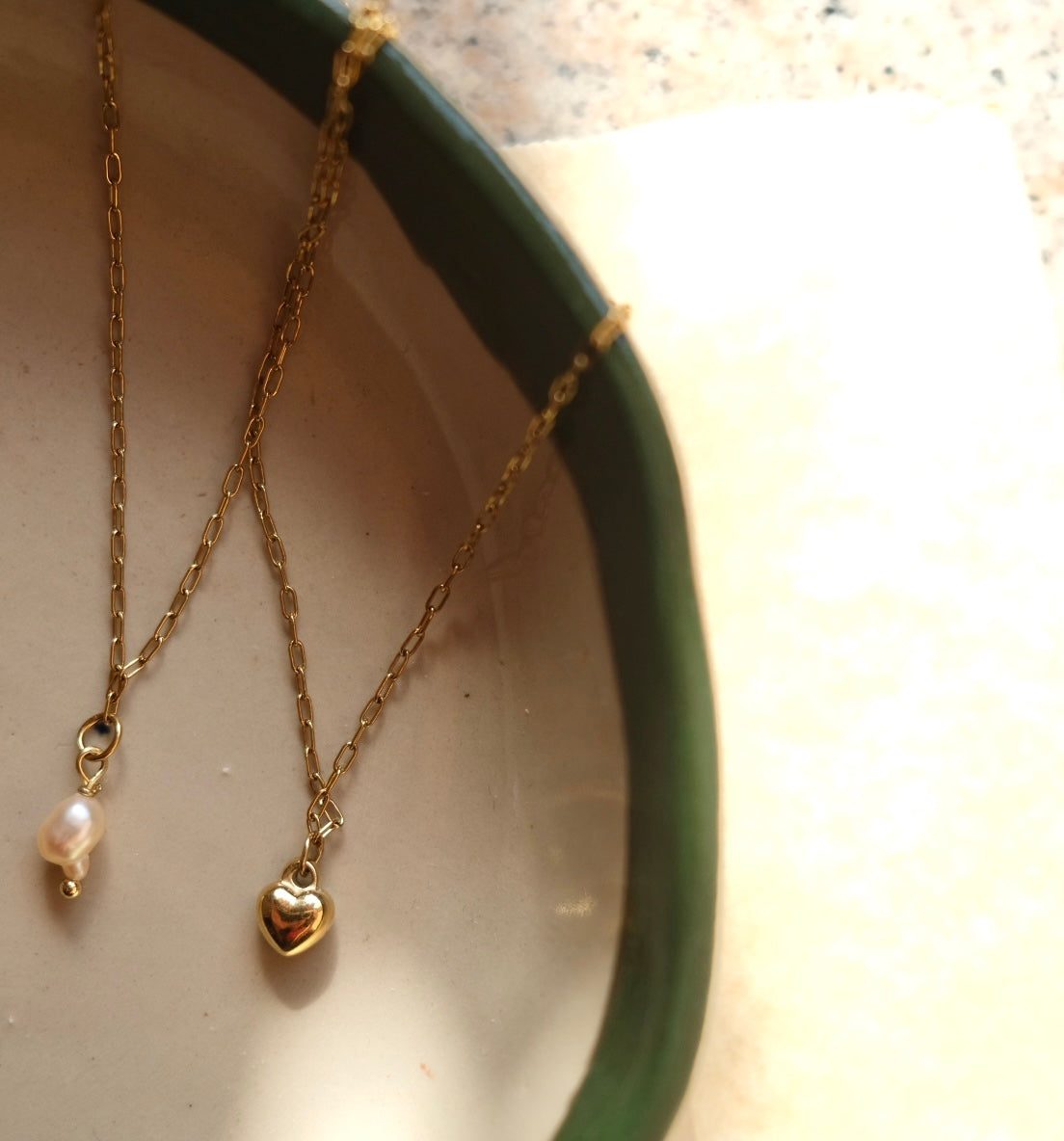 Beige pearl dainty necklace N48