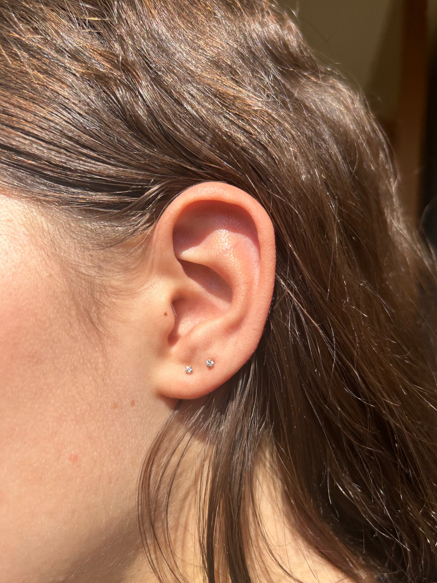 Tiny zirconia studs E32