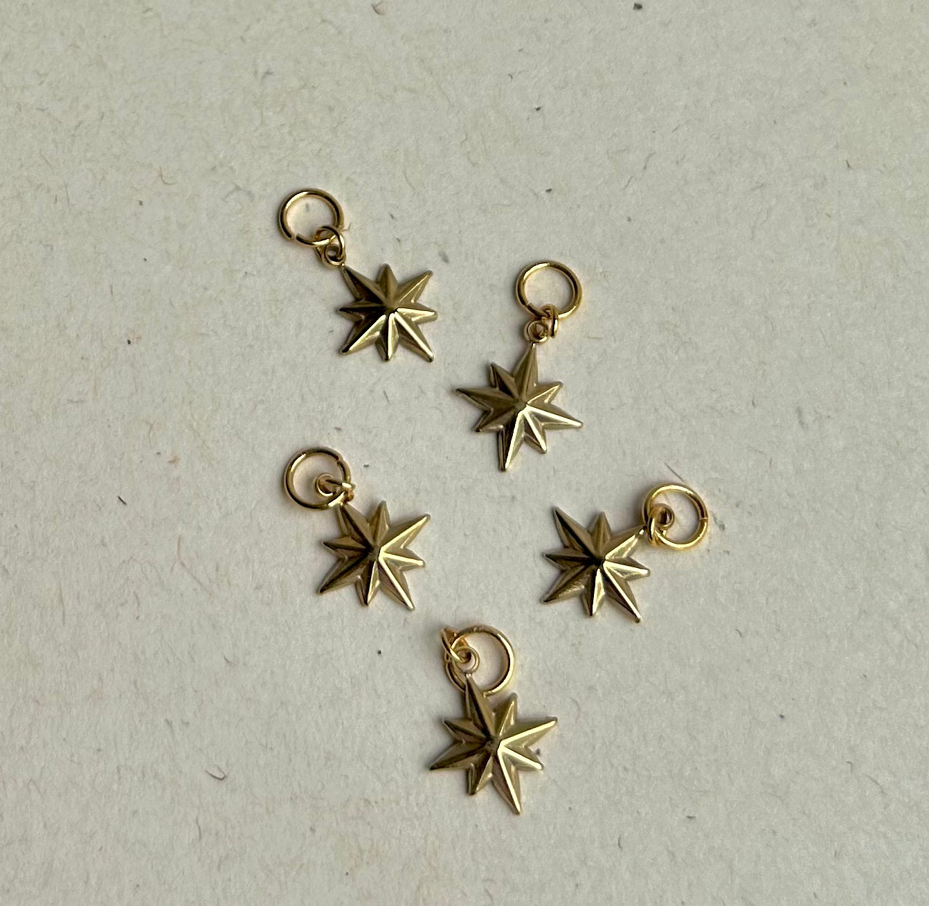 Tiny star charm C3