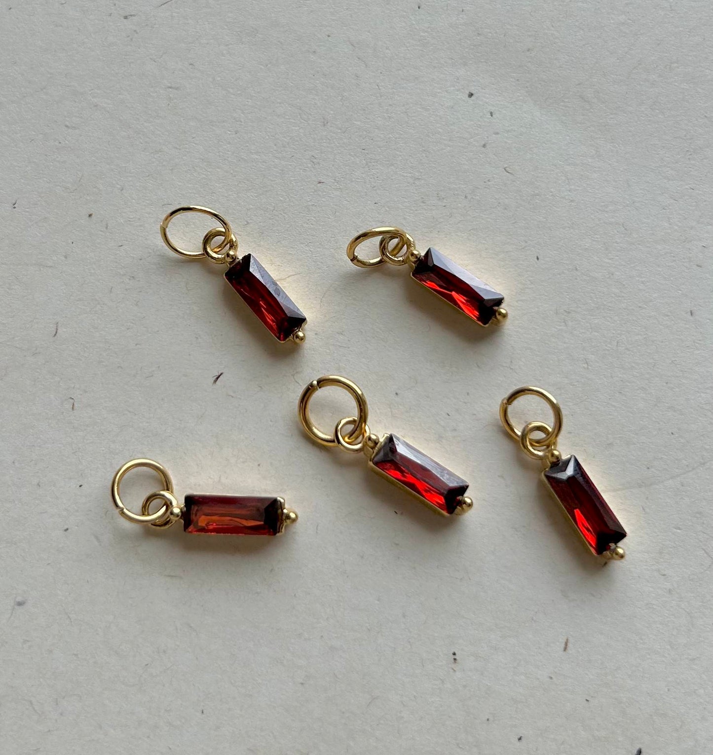 Shiny red bar charm C47
