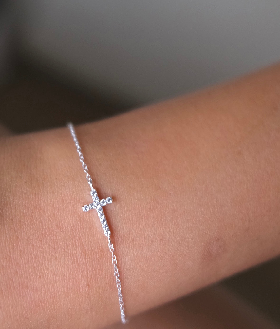 Shiny cross bracelet B9