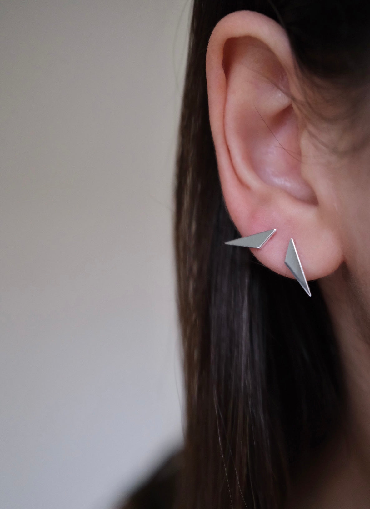 Irregular triangle studs E58