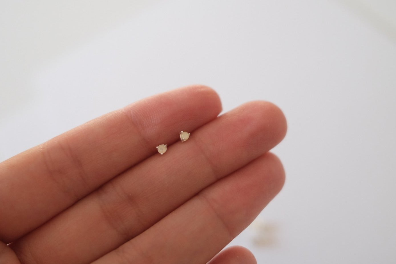 Tiny Beige Studs E45
