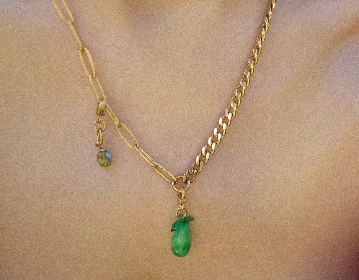 Tarta me axladi necklace