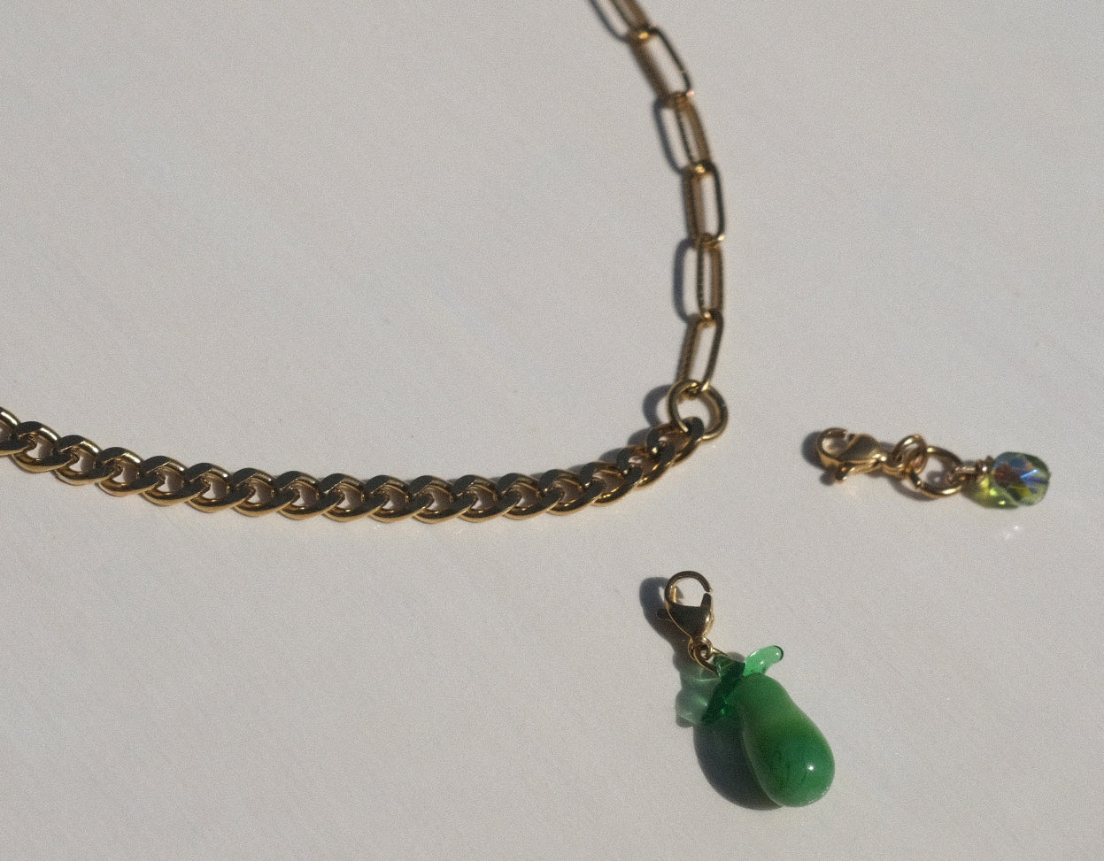Tarta me axladi necklace