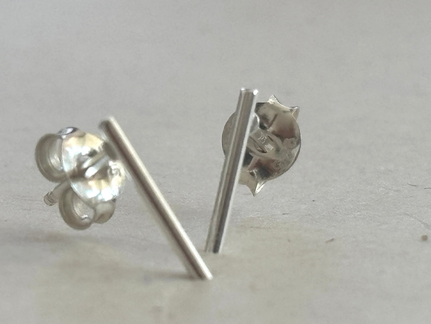 Linea Bar Stud Earrings E63