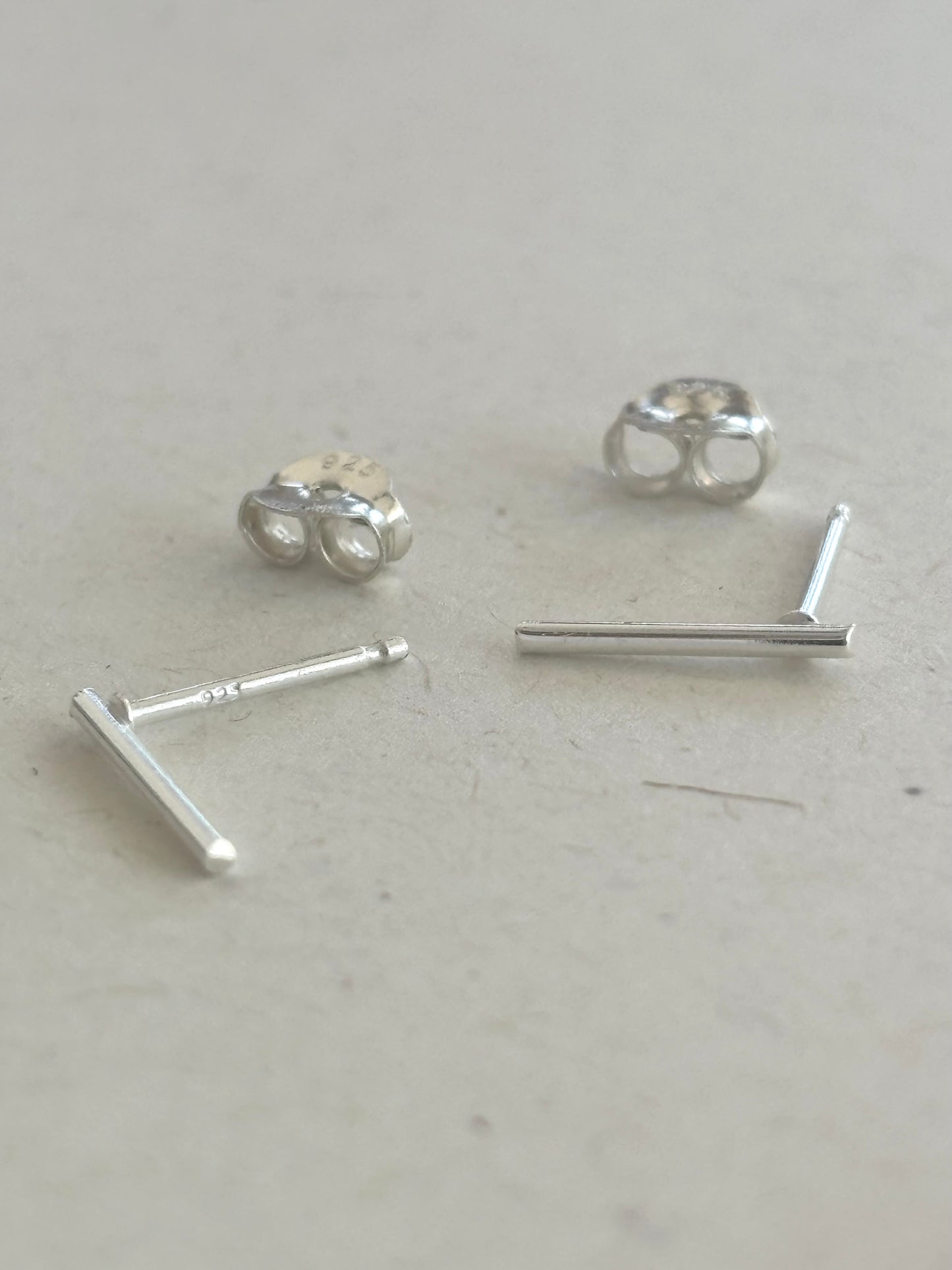 Linea Bar Stud Earrings E63