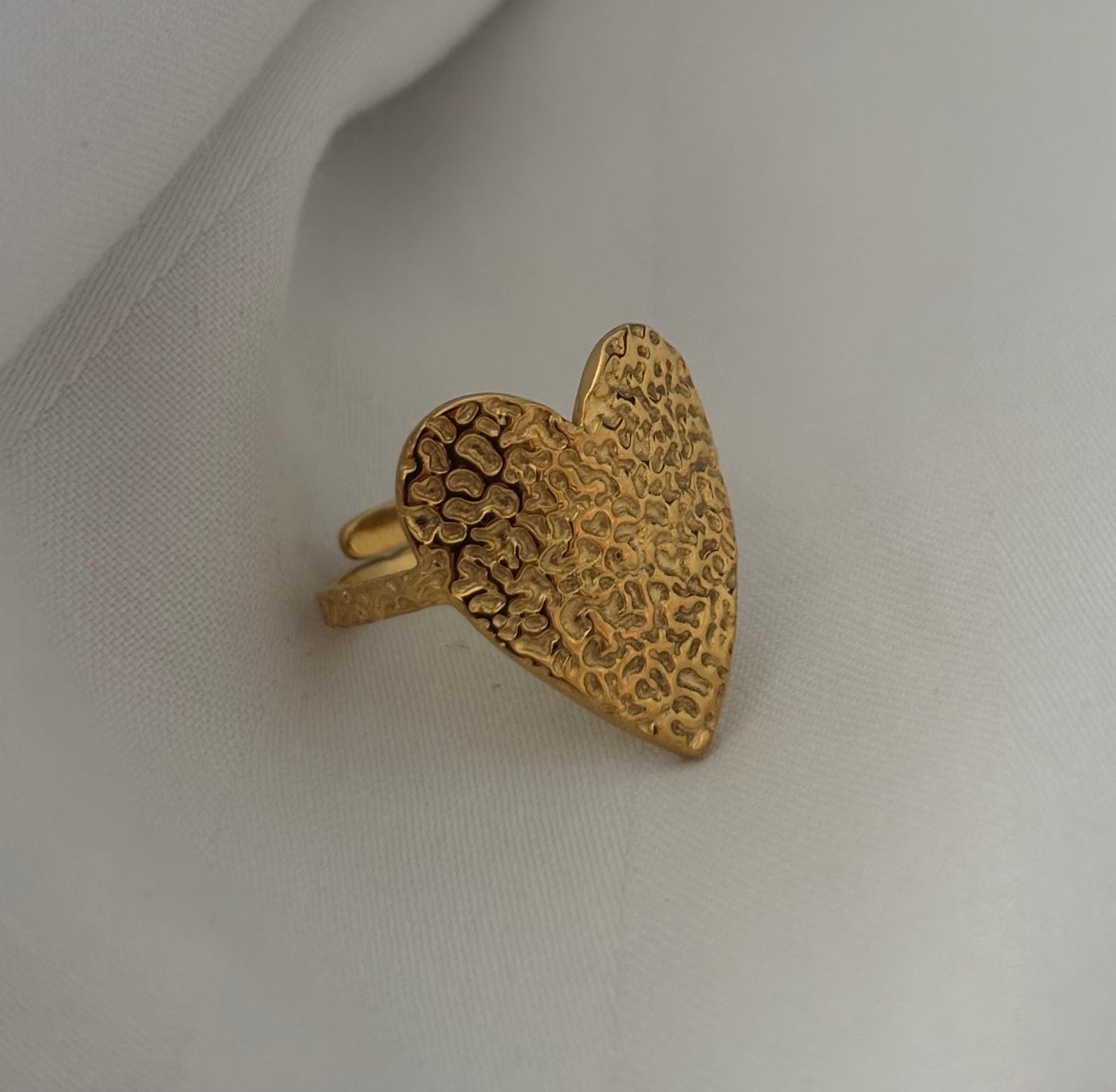 Gold Amour Ring R10