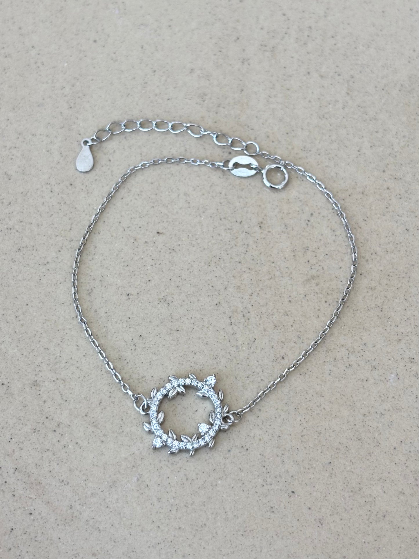 Laurel wreath bracelet W8