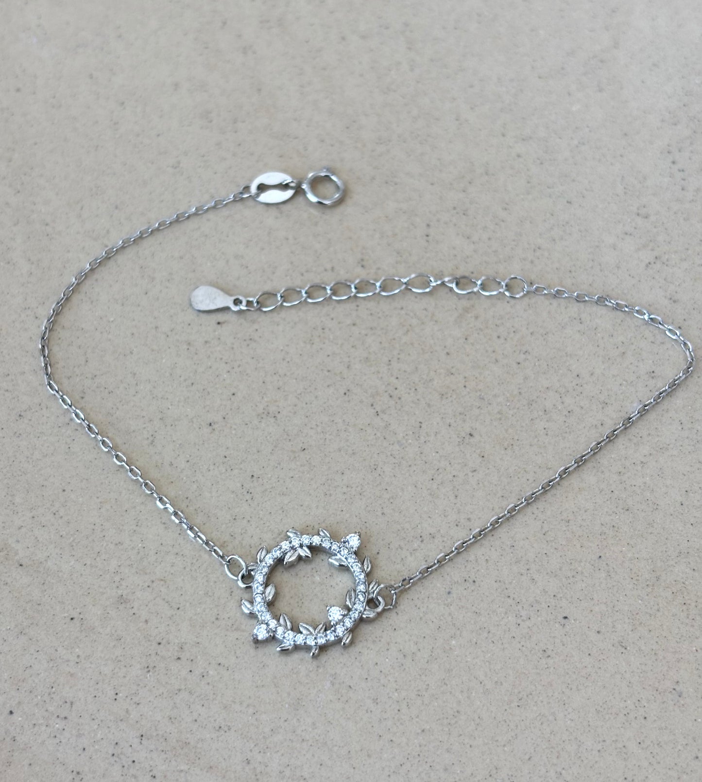 Laurel wreath bracelet W8