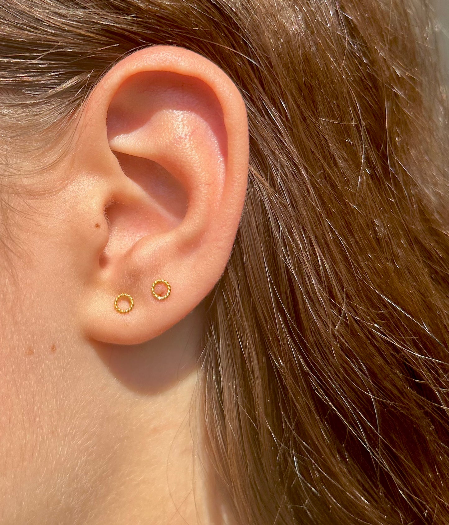 Tiny round studs E30