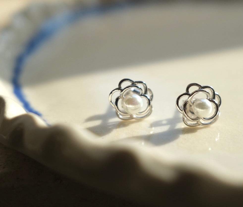 Blossomy studs E4