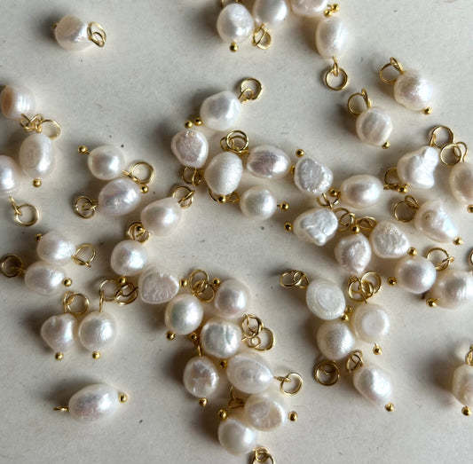 Freshwater pearl charm C65